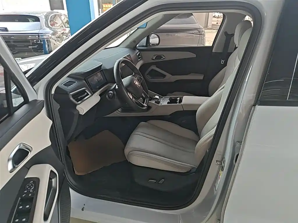 BYD Yuan UP 2024 401KM Surpass Edition фото 15