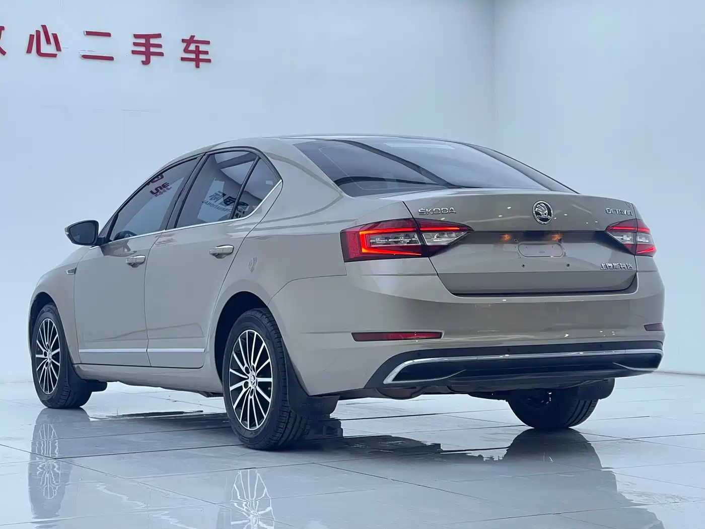 Škoda Octavia 2018 1.6L Automatic Luxury фото 4