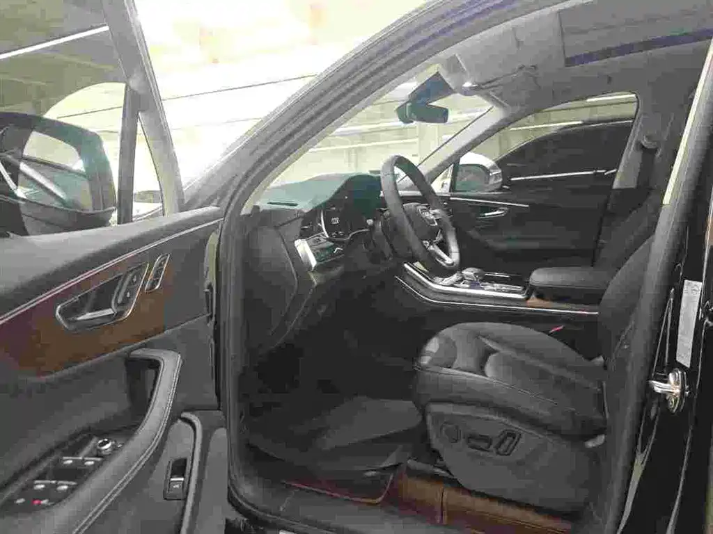 Audi Q7 2024 45 TFSI quattro S line Black Warrior фото 7
