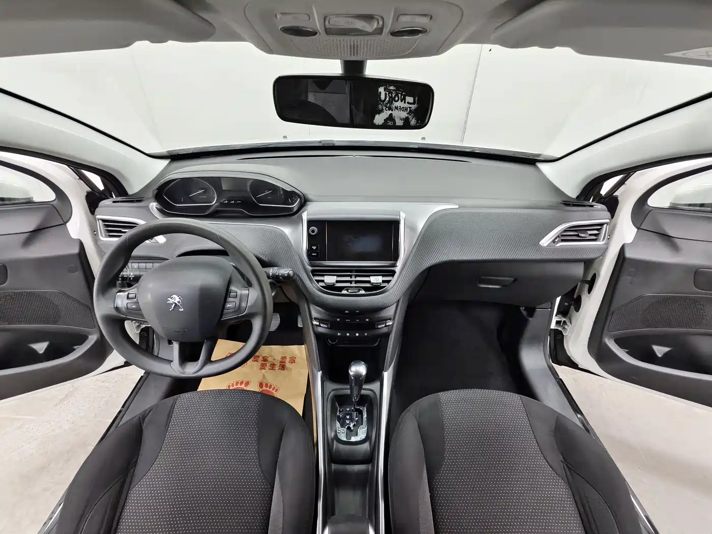 Peugeot 2008 2014 1.6L Automatic Fashion Edition фото 9