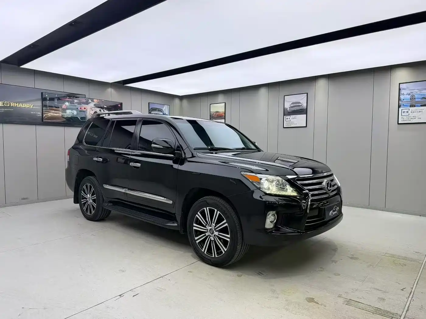 Фото 3 - Lexus LX