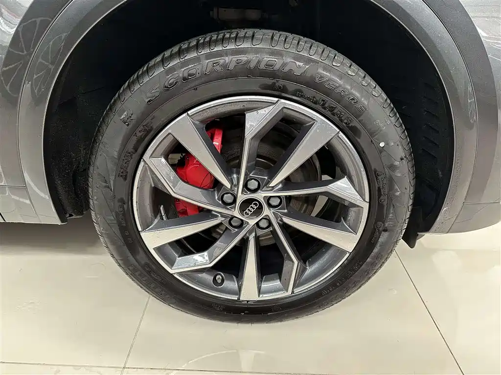 Audi Q5L 2024 Model 40 TFSI Luxury Dynamic фото 5