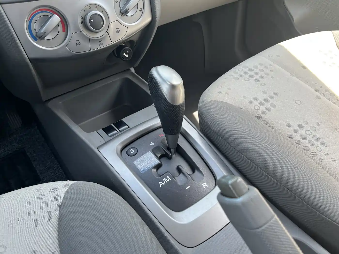 Chevrolet Sail 2013 Sedan 1.2L AMT Ideal Edition фото 14