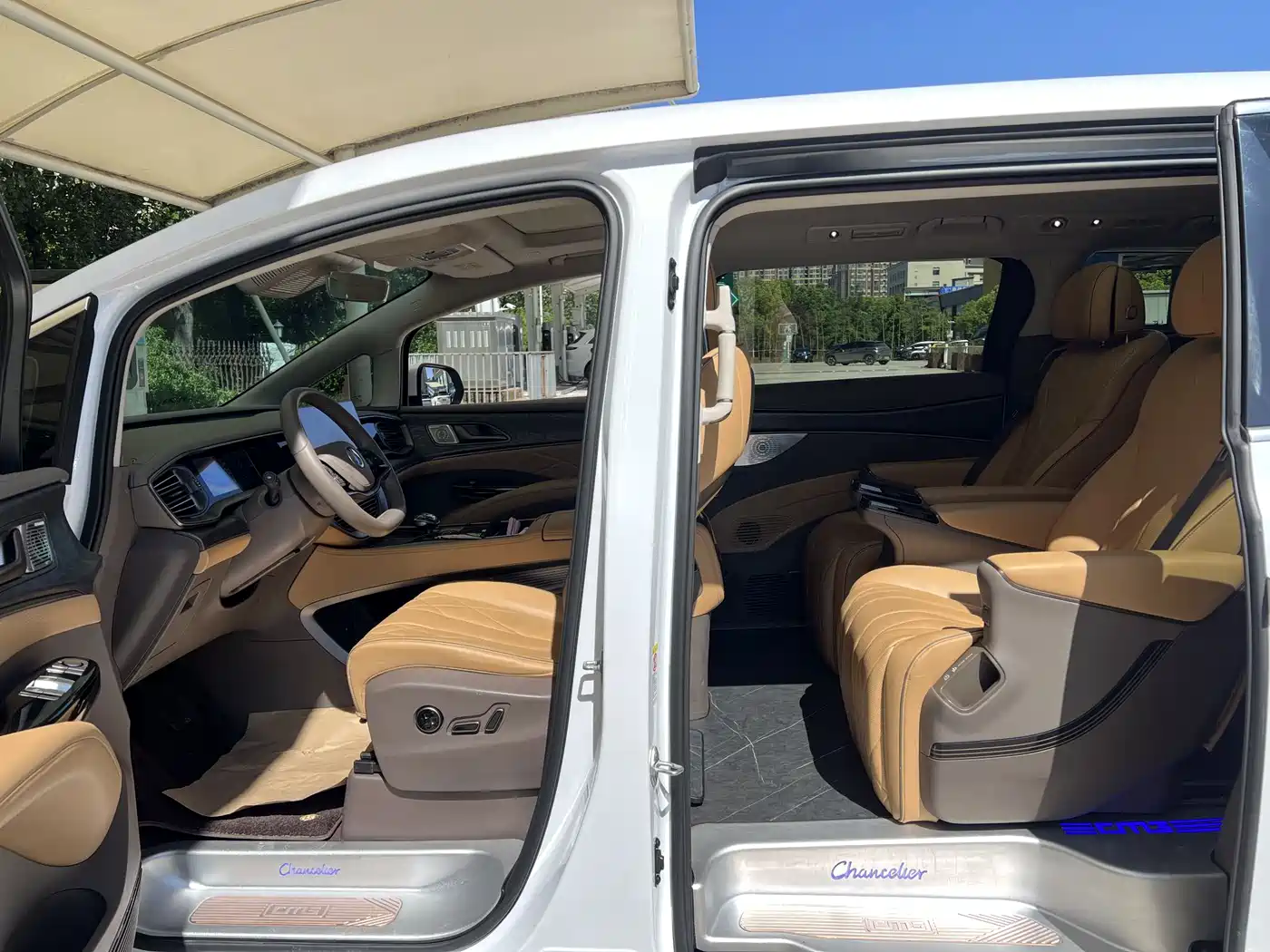 Denza D9 2022 DM-i 1040 Premium фото 8