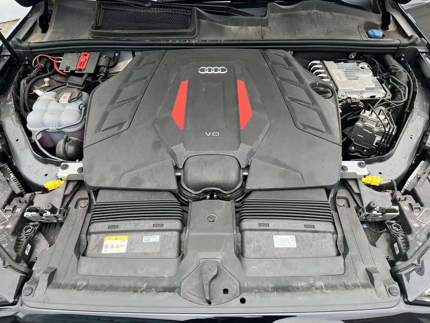 Audi SQ7 2024 4.0 TFSI фото 9