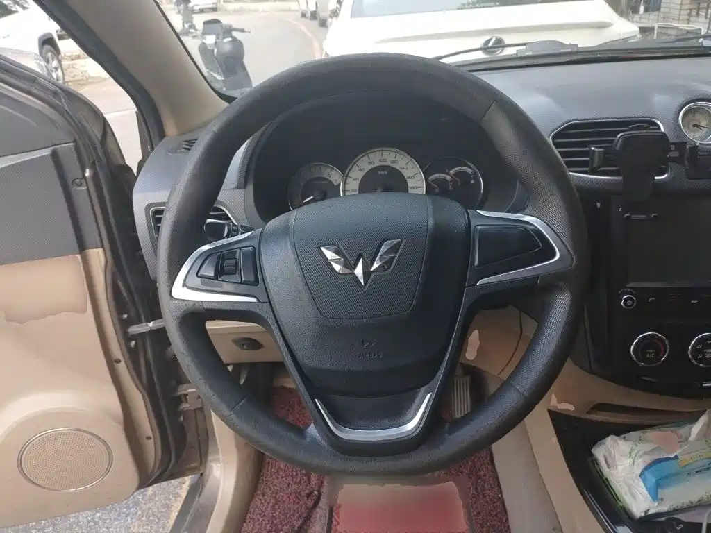 Wuling Motors Wuling Hongguang 2014 2014 1.5L S Luxury