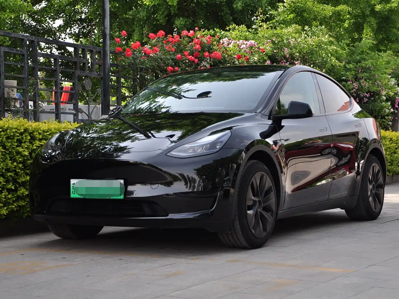 Tesla Model Y 2023 Long Range All-Wheel Drive Edition