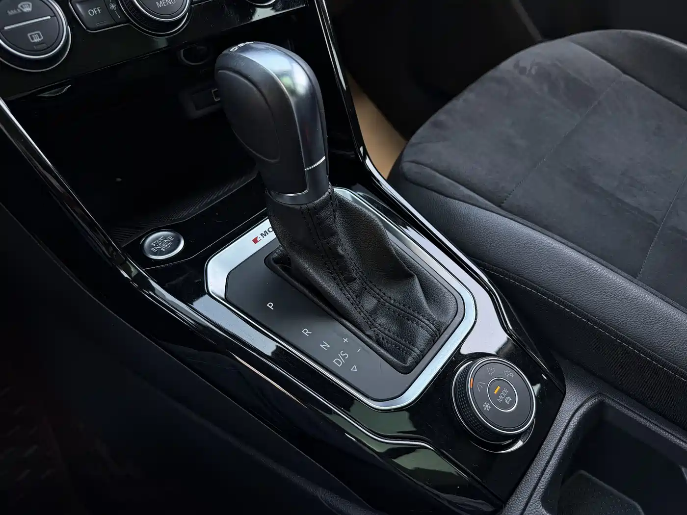 VOLKSWAGEN T ROC EXPLORING SONGS