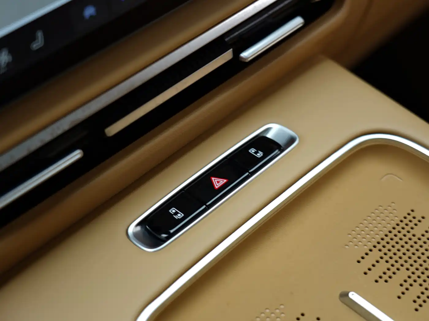 Voyah Auto Voyah Dreamer 2025 PHEV AWD Flagship Kunpeng Edition фото 17