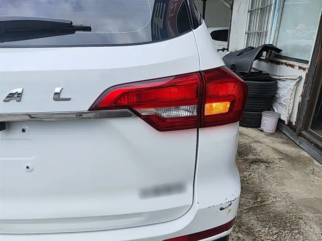 Haval M6 2017 1.5T Automatic 2WD Urban фото 8