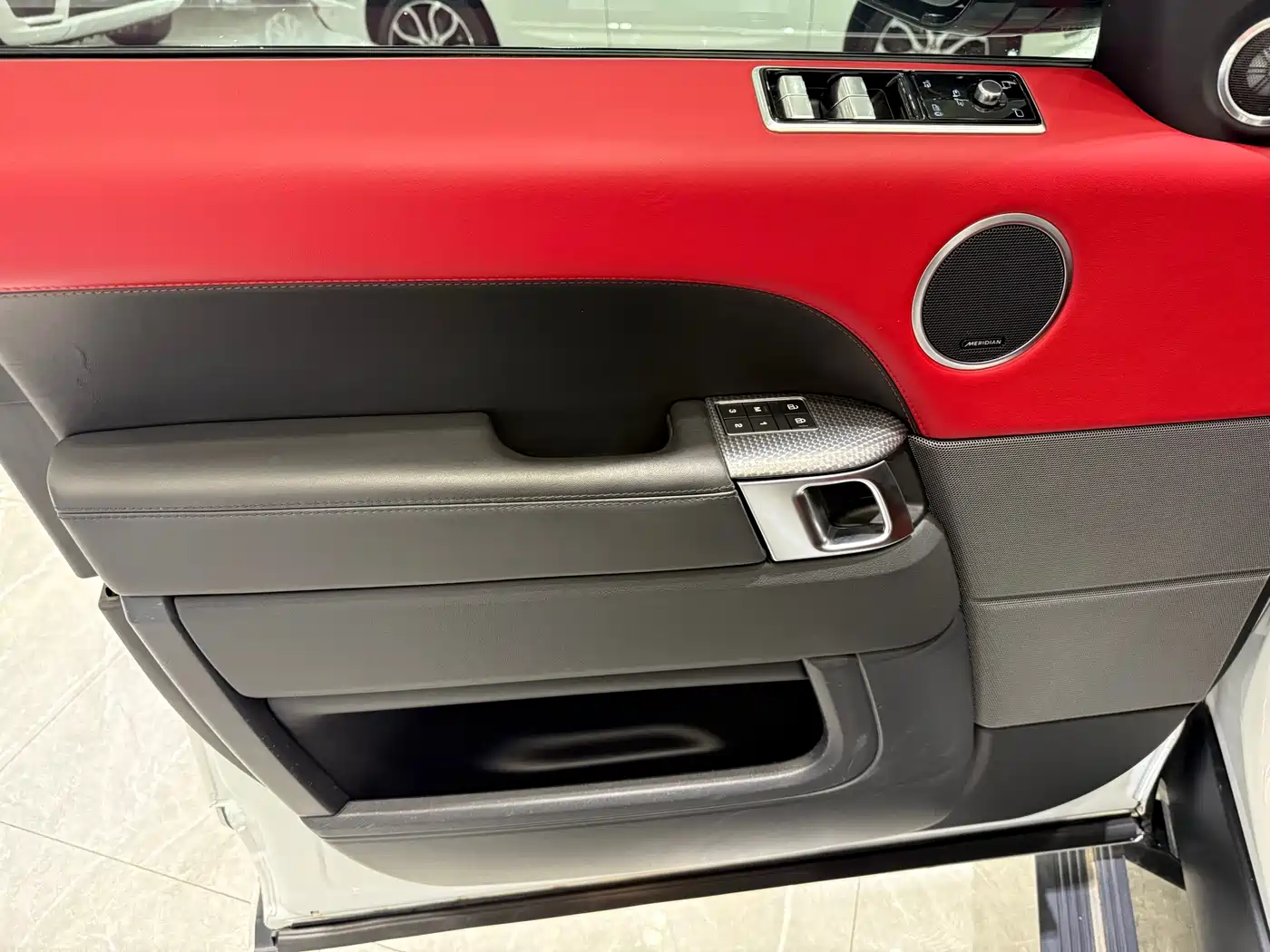 Land Rover Range Rover Sport 2022 3.0 L6 Gloss Black Edition фото 12