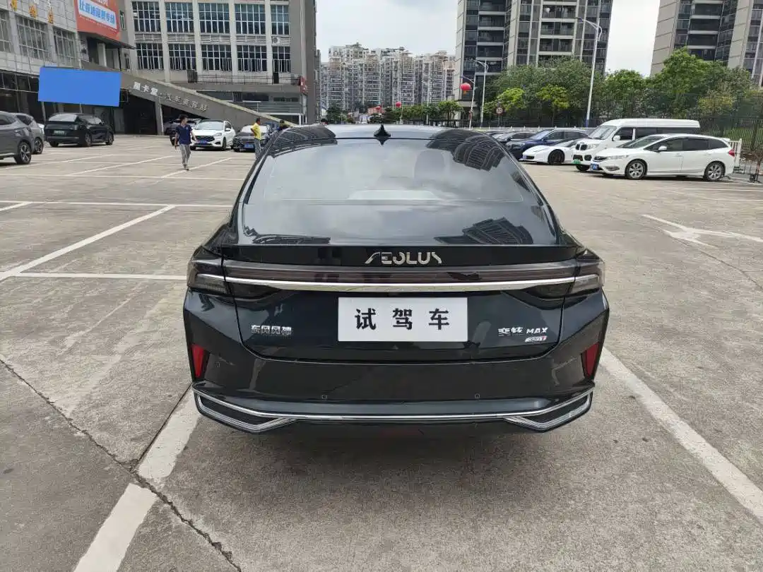 DONGFENG YI HYUN MAX
