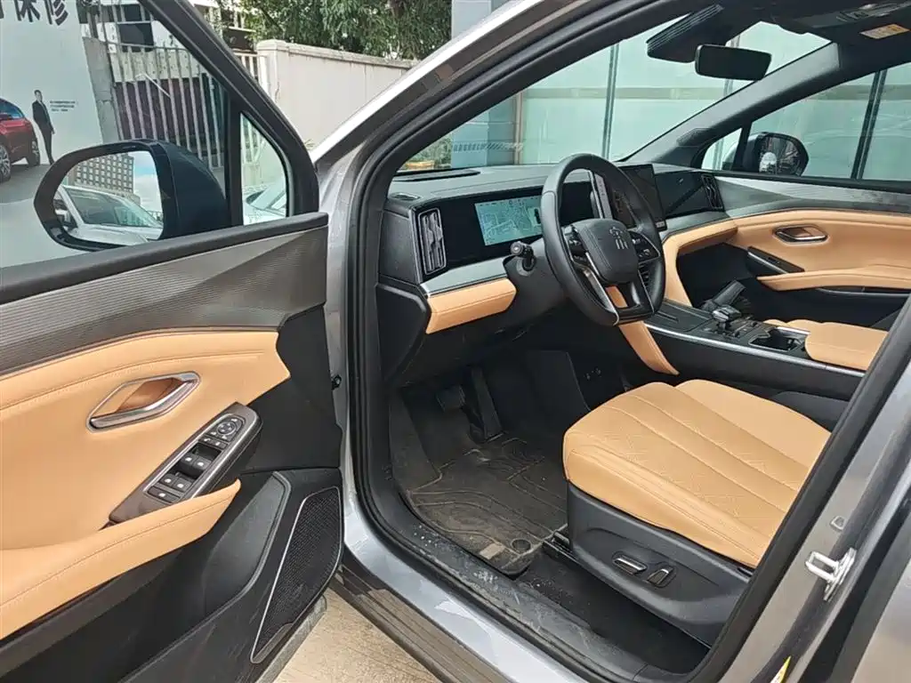BYD Song L DM-i 2024 112km Leading Edition фото 16