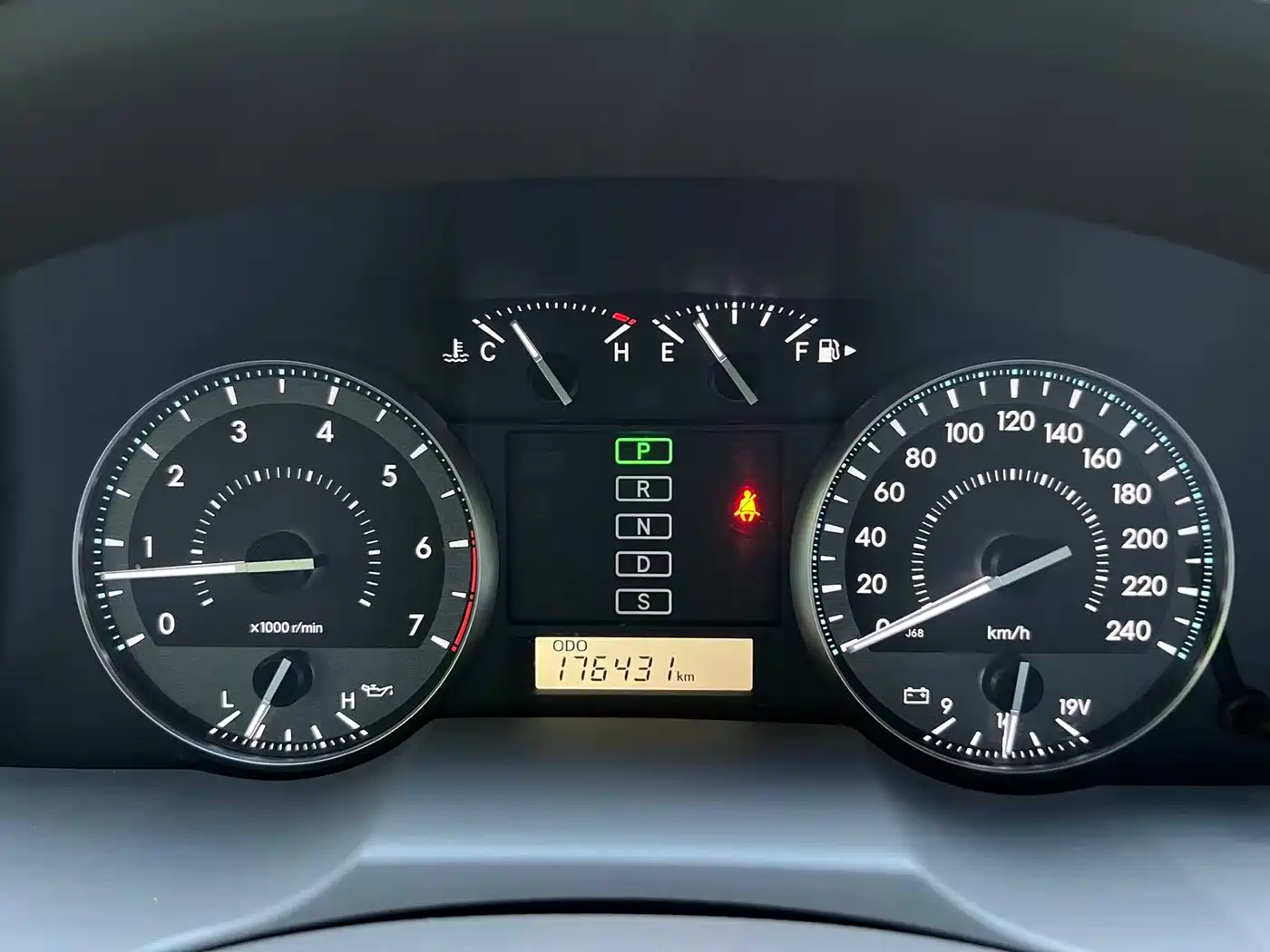 Toyota Land Cruiser (Import) 2015 2015 4.0L V6 Middle East Low Configuration Edition