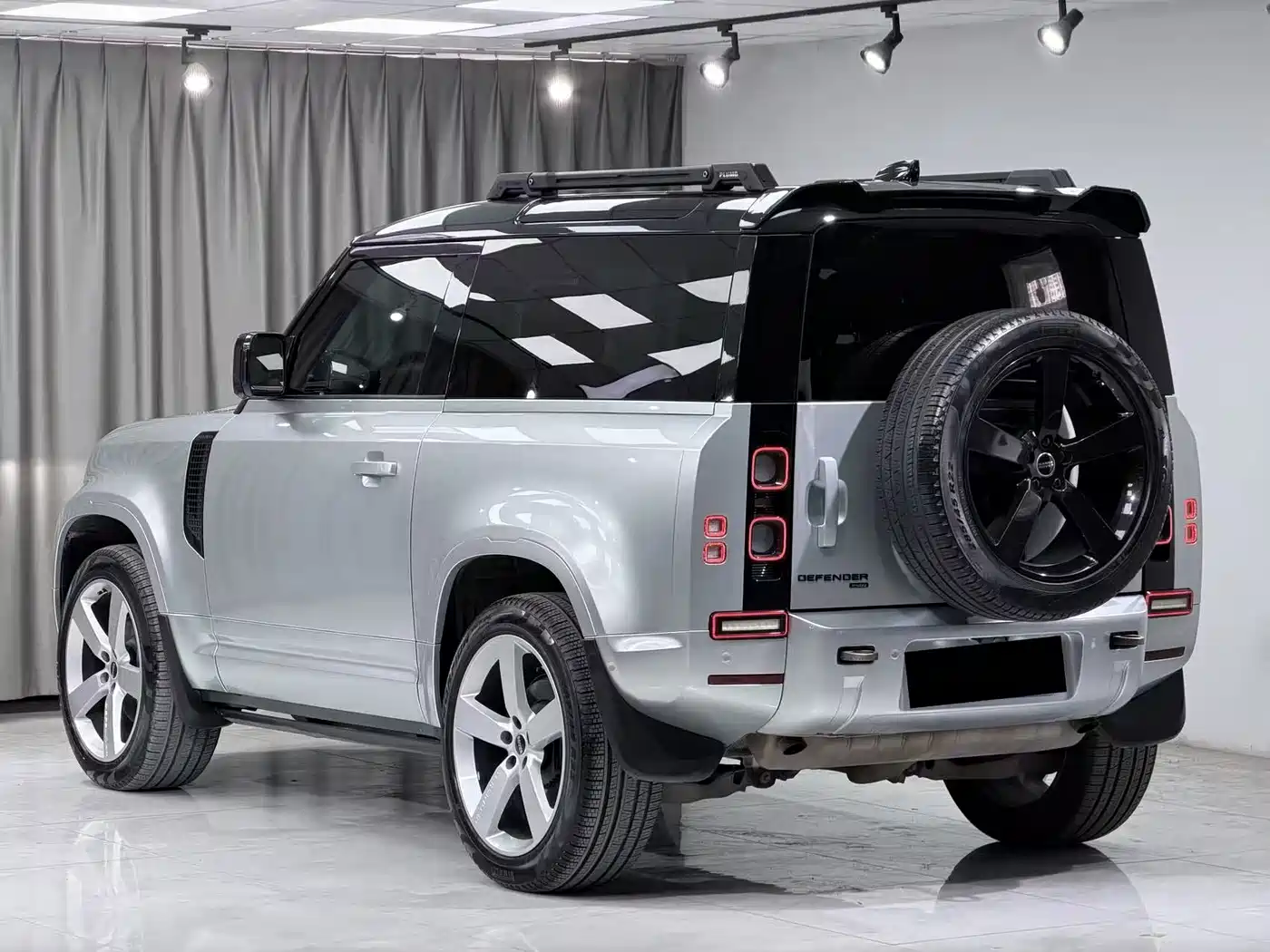 Land Rover Defender 2022 Model 90 3.0T P400 XS фото 13