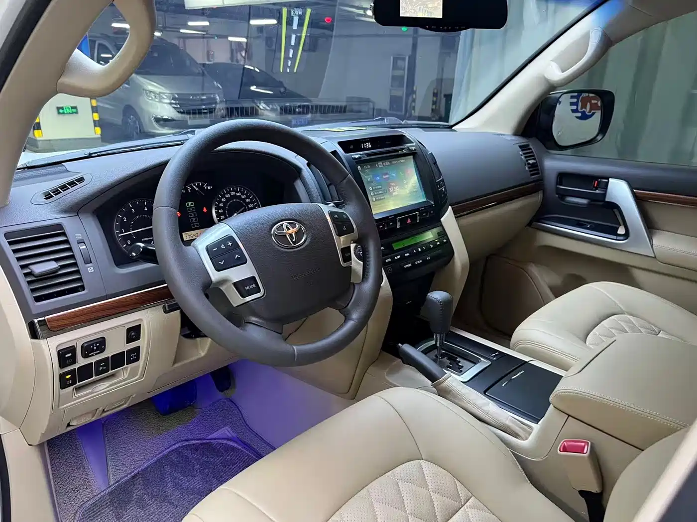 Toyota Land Cruiser (Import) 2015 2015 4.0L V6 Middle East Low Configuration Edition