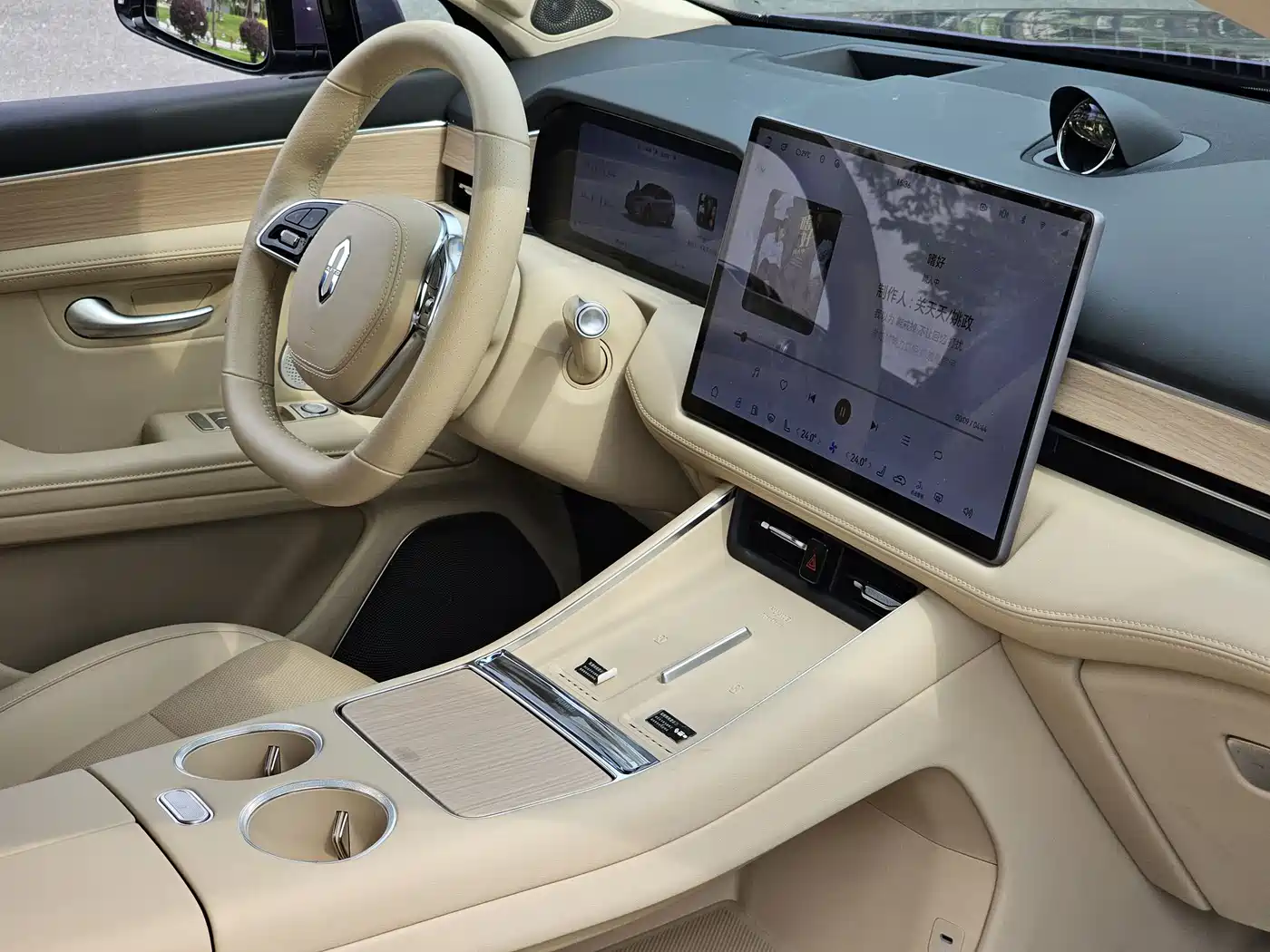 AITO Wenjie AITO M5 2025 Extended Range Ultra AWD фото 21