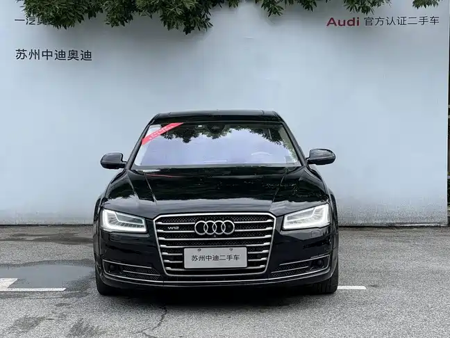 Фото 2 - Audi A8