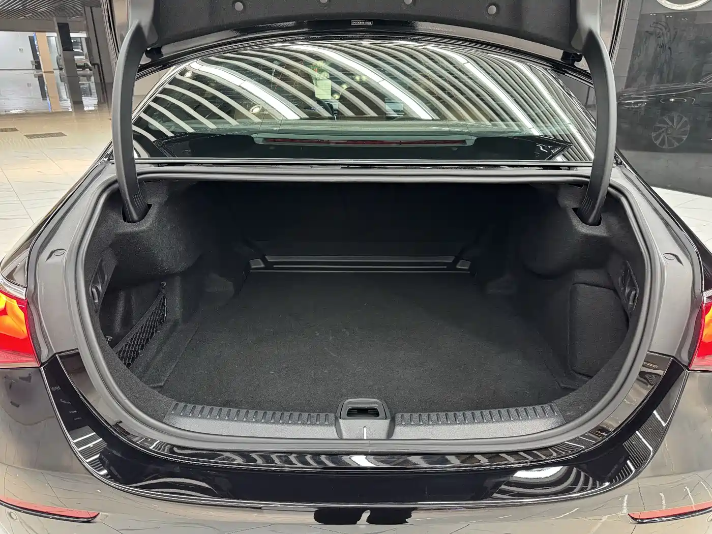 Mercedes-Benz E-Class 2024 Model E 300 L Luxury фото 11