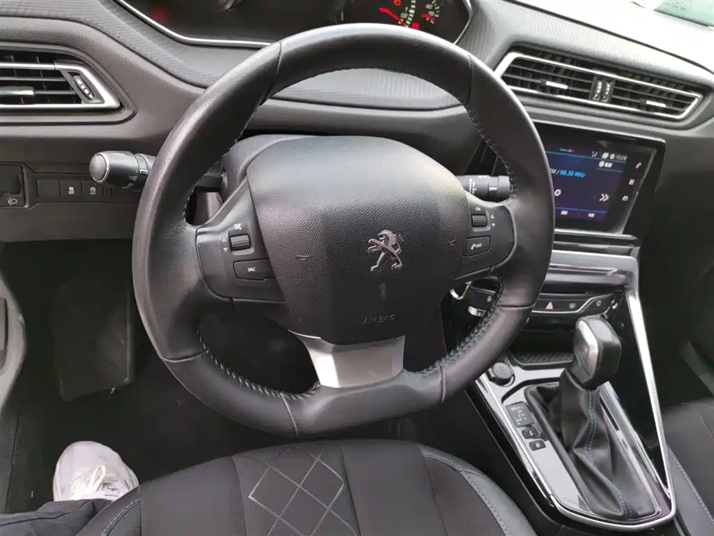Peugeot 308 2016 1.6L Automatic Luxury фото 7