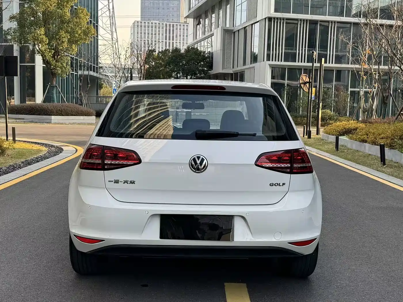 VOLKSWAGEN GOLF