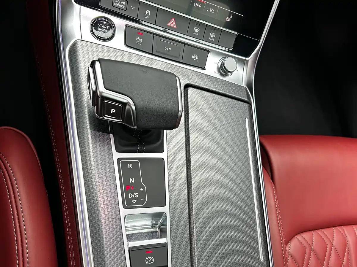 Audi A7L 2024 45 TFSI quattro S-line Black Warrior Edition фото 10