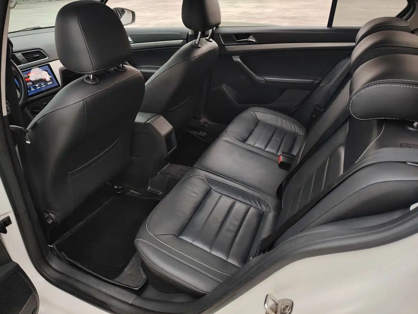 Volkswagen Lavida 2017 1.6L Automatic Comfort Edition фото 15