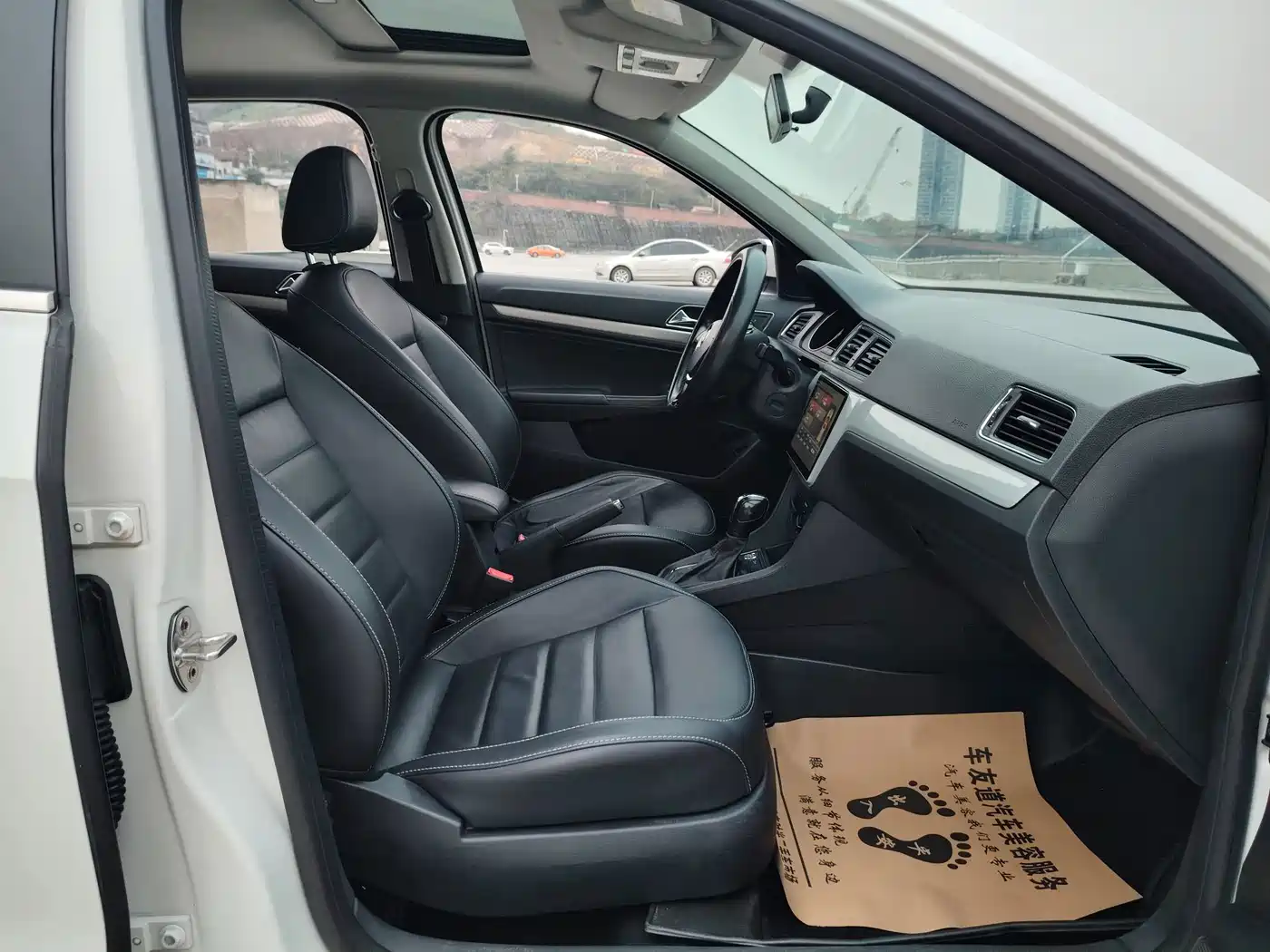 Volkswagen Lavida 2017 1.6L Automatic Comfort Edition фото 14