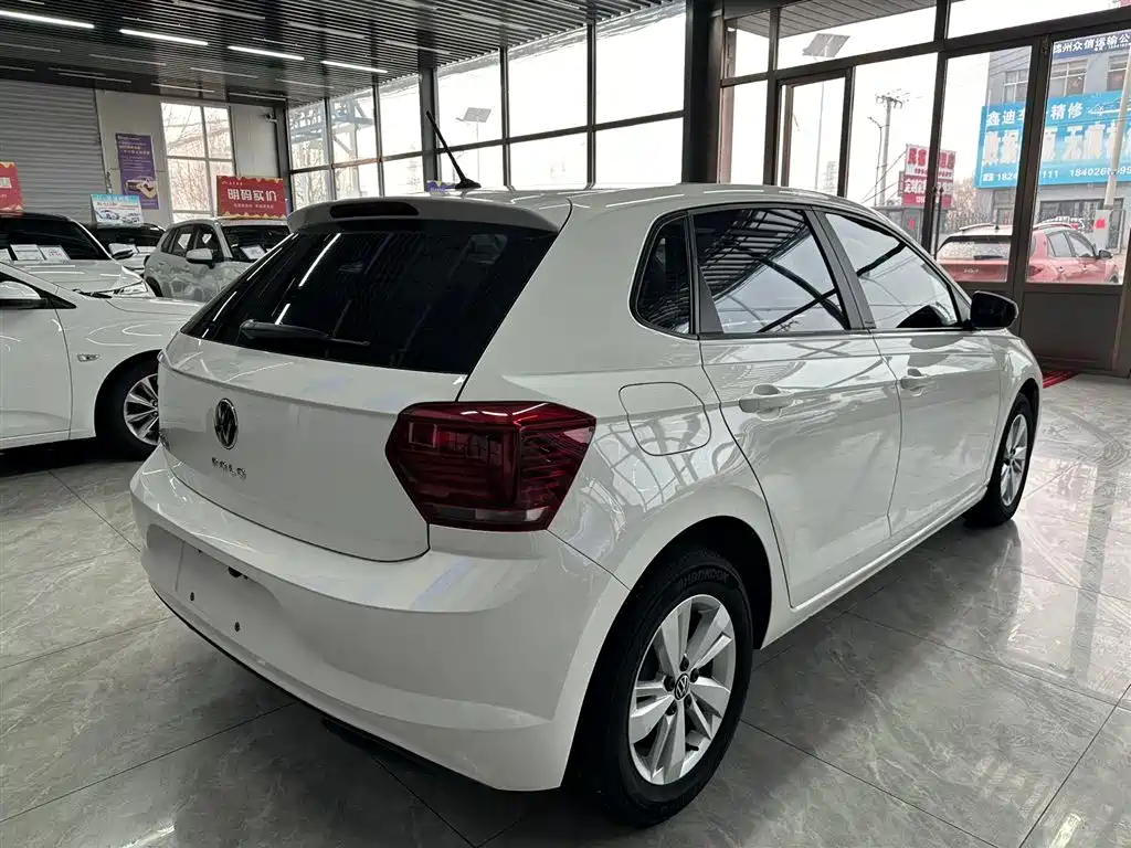 VOLKSWAGEN POLO