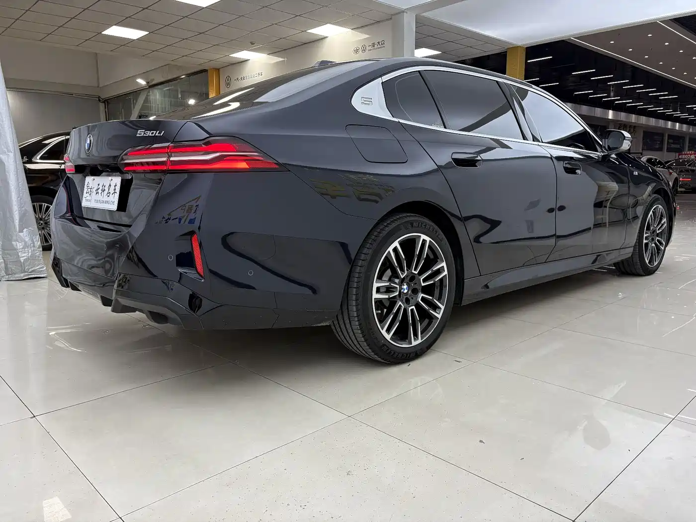 BMW 5 Series 2024 530Li Leading M Sport Package фото 13