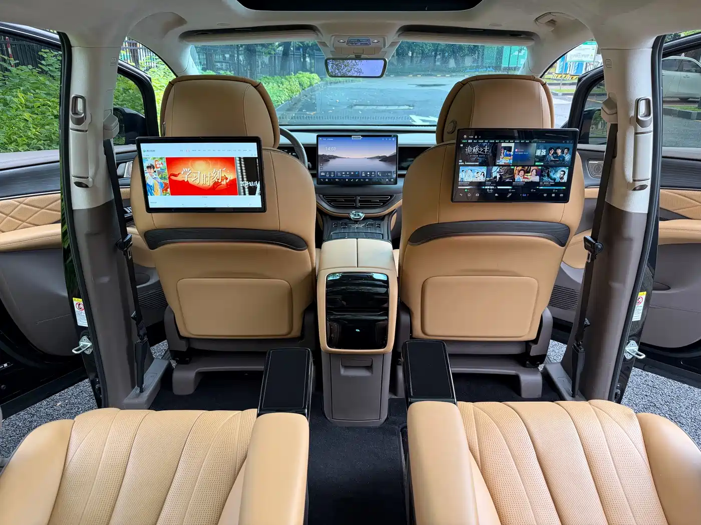 Denza D9 2023 2022 DM-i 970 AWD Flagship