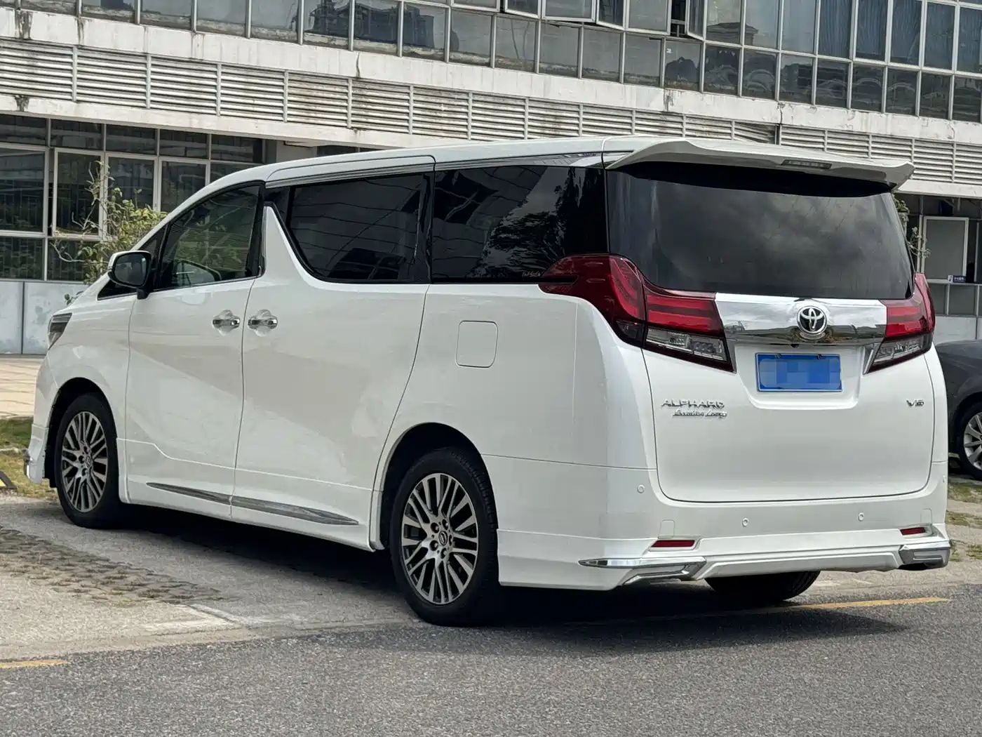 Toyota Alphard 2015 3.5L Premium Edition фото 19