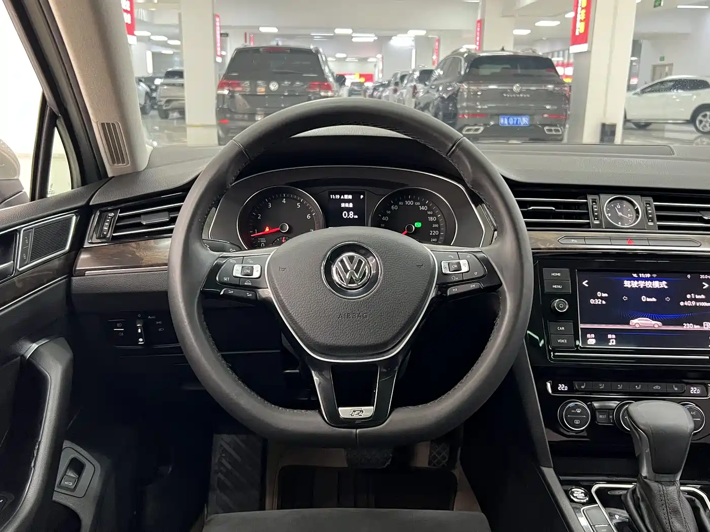 Volkswagen Magotan 2017 330TSI DSG Luxury фото 9