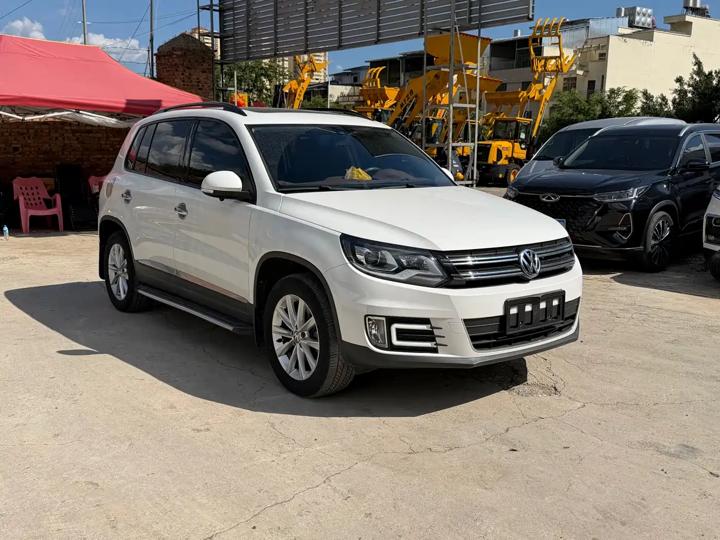 VOLKSWAGEN TIGUAN