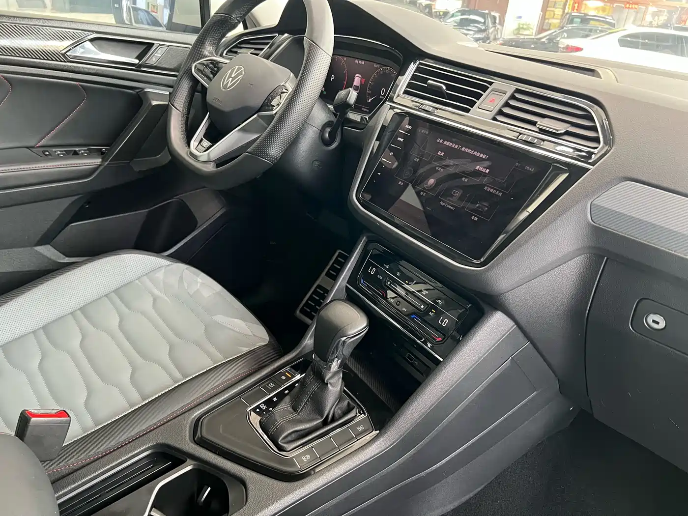 Volkswagen Tiguan X 2021 330TSI 2WD Premium Edition фото 11