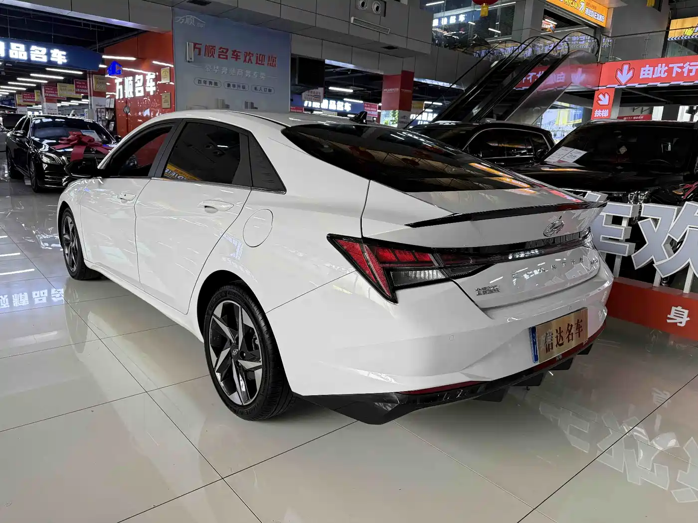 Hyundai Elantra 2022 240TGDi DCT LUX Premium Edition фото 16
