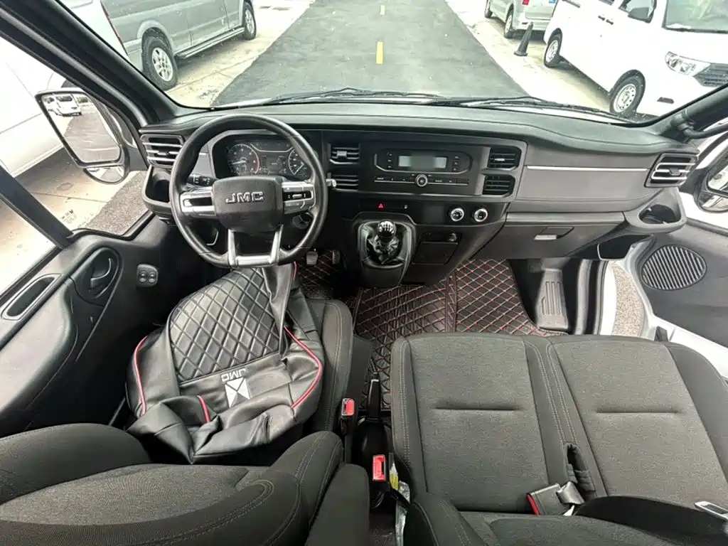 Jiangling JMC Fushun 2025 2025 Model 2.0T 6MT Diesel Short Wheelbase Low Roof Commercial MPV 5/6 Seats with Dual Swing Doors