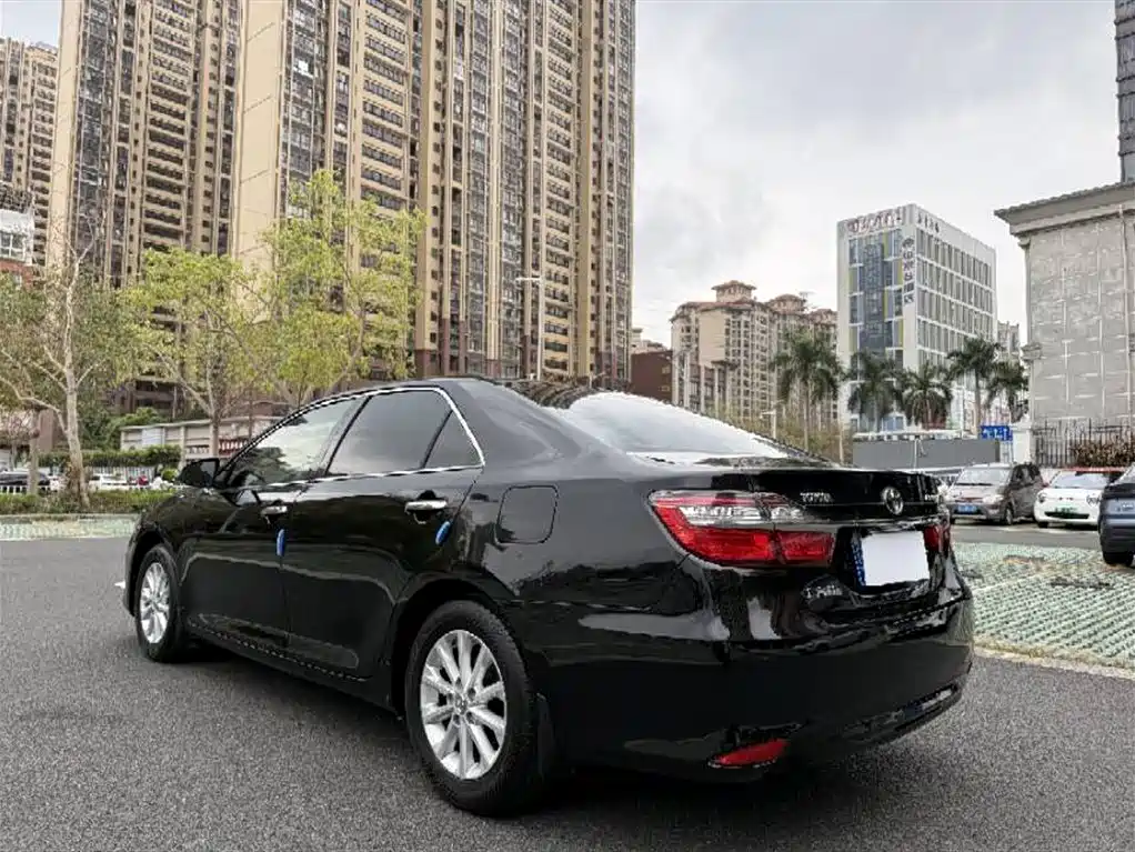 Toyota Camry 2016 2.0E 10th Anniversary Elite Edition фото 7