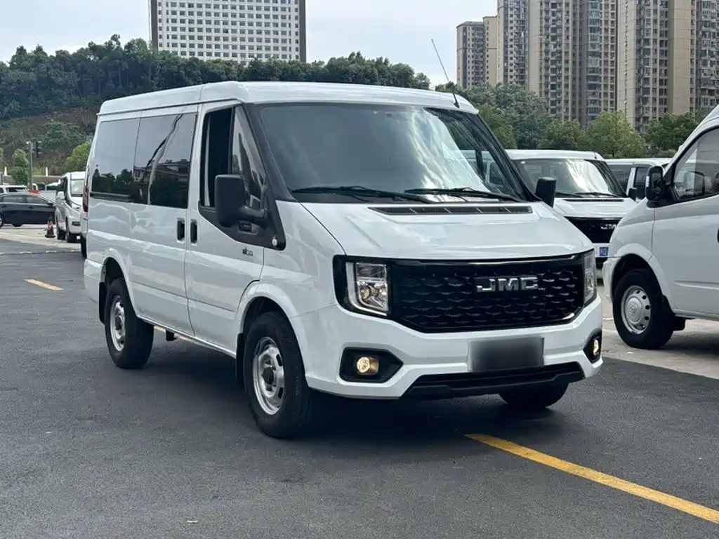 Jiangling JMC Fushun 2025 2025 Model 2.0T 6MT Diesel Short Wheelbase Low Roof Commercial MPV 5/6 Seats with Dual Swing Doors