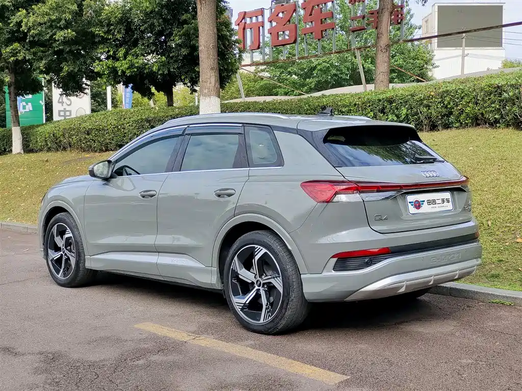 AUDI Q4 E TRON