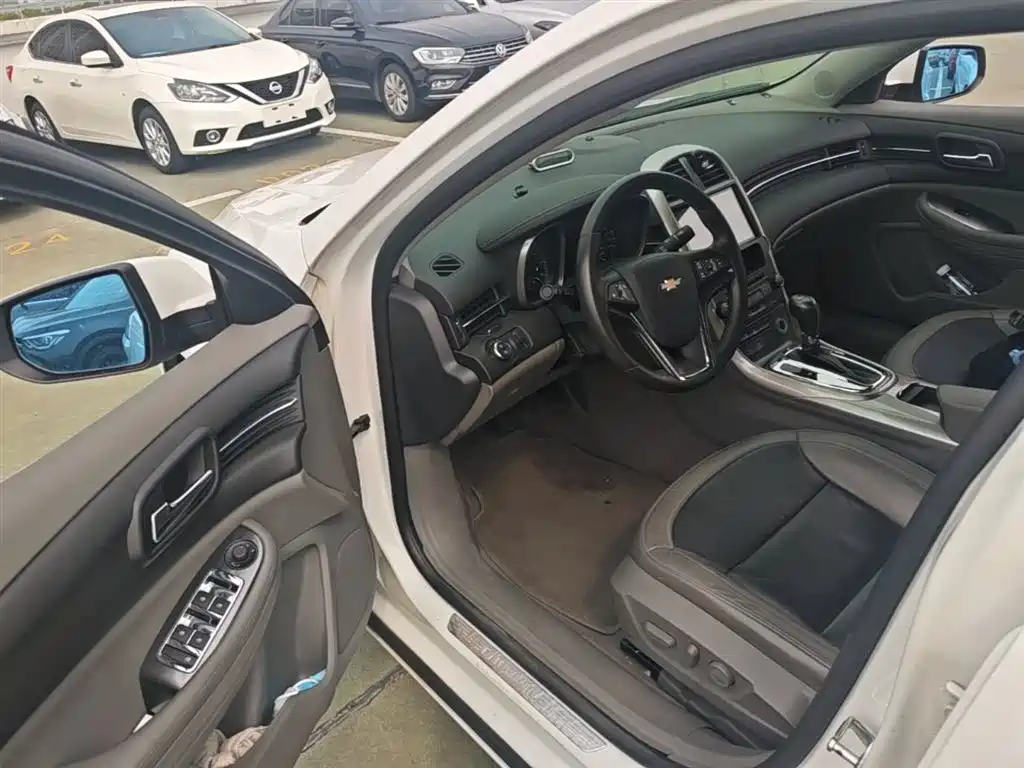 Chevrolet Malibu 2014 2.0L Automatic Luxury фото 16