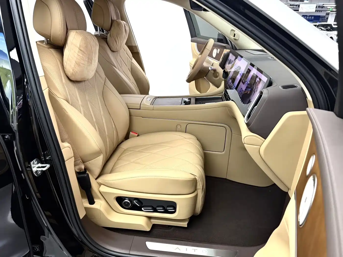 AITO Wenjie AITO M9 2025 Extended Range Ultra 52kWh 6-Seater фото 4
