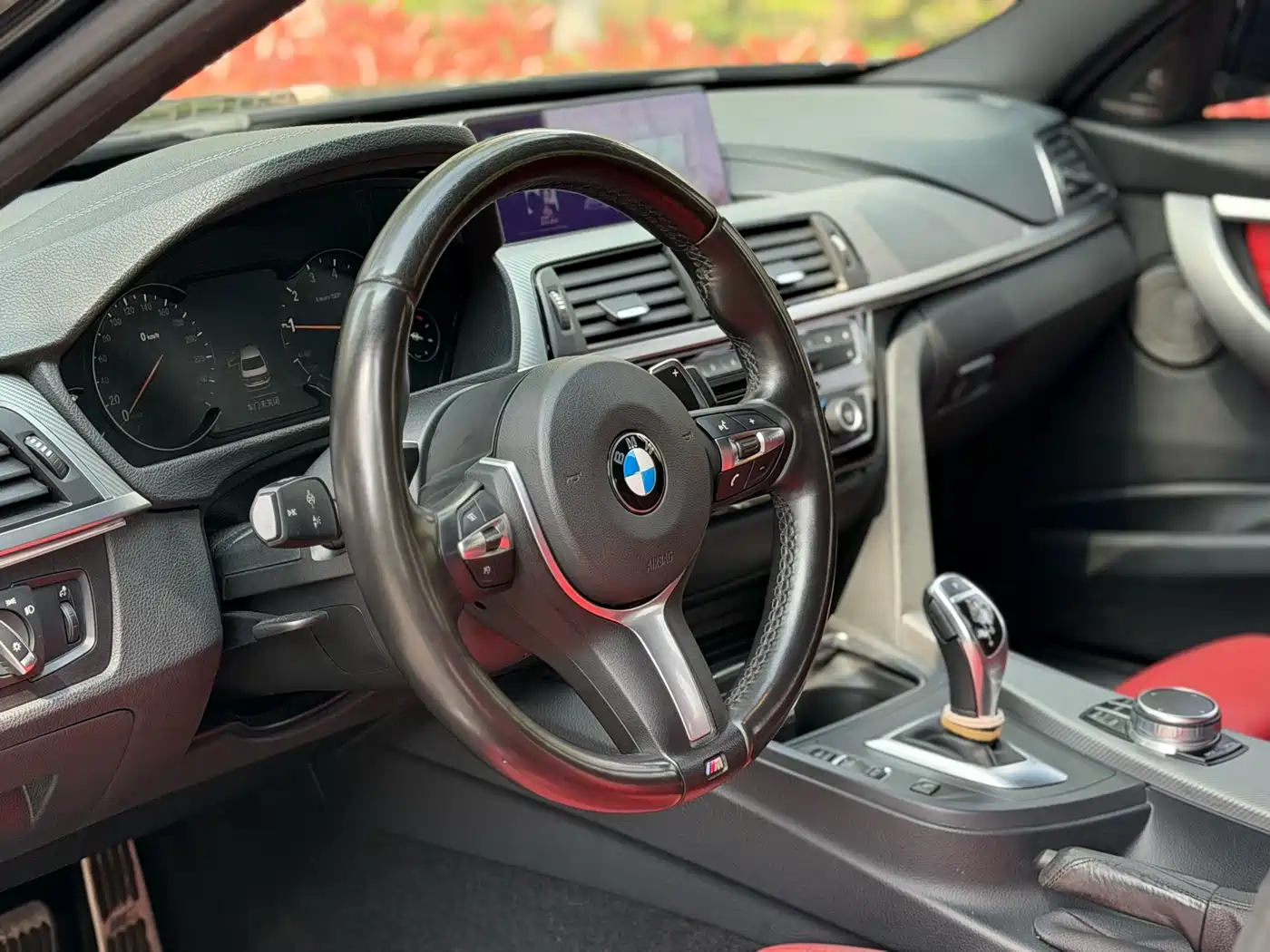 BMW 3 Series 2018 320i M Sport Black Night Edition фото 10