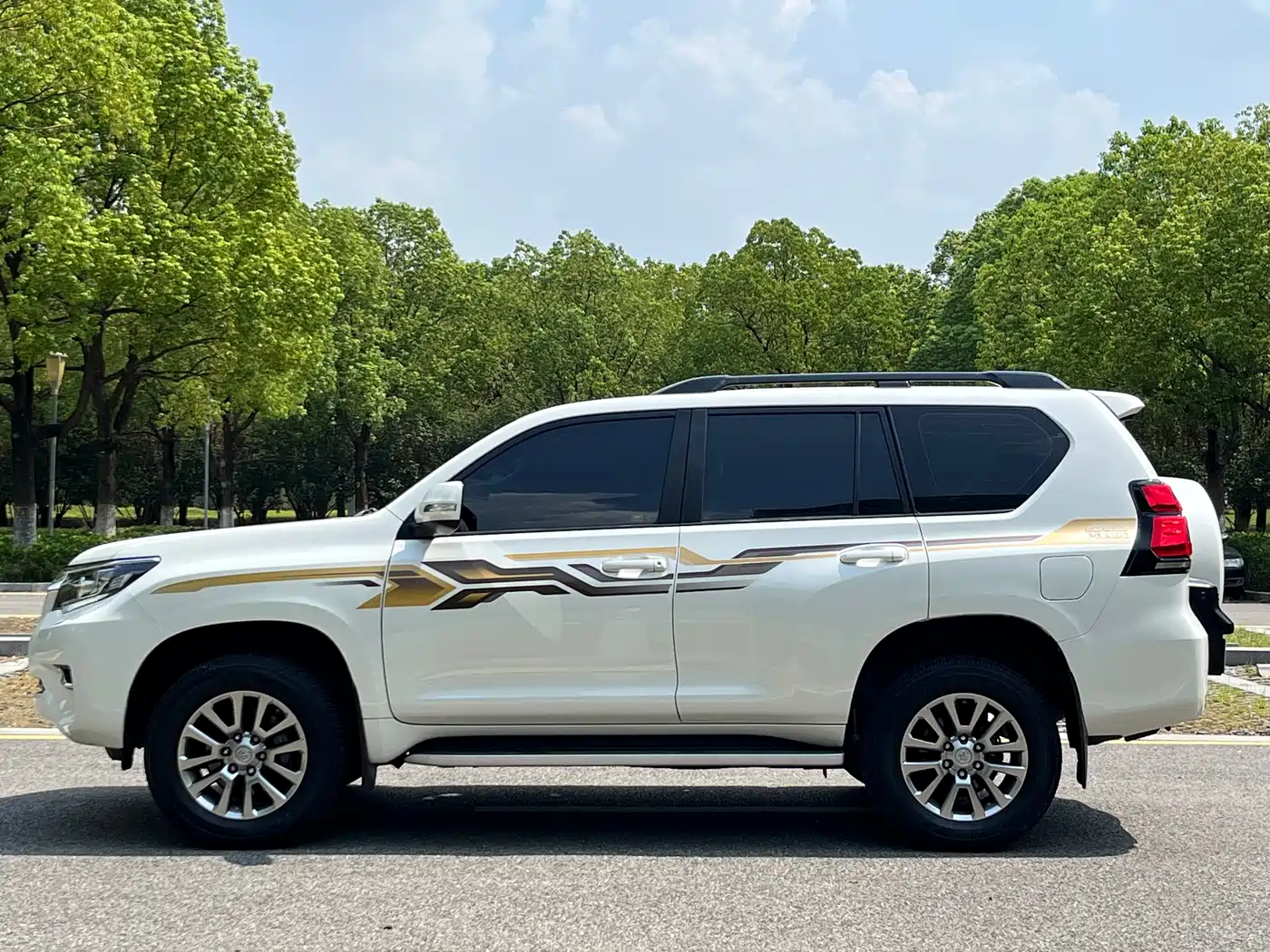 Toyota Prado 2018 3.5L Automatic TX-L Rear-mounted Spare Tire фото 22