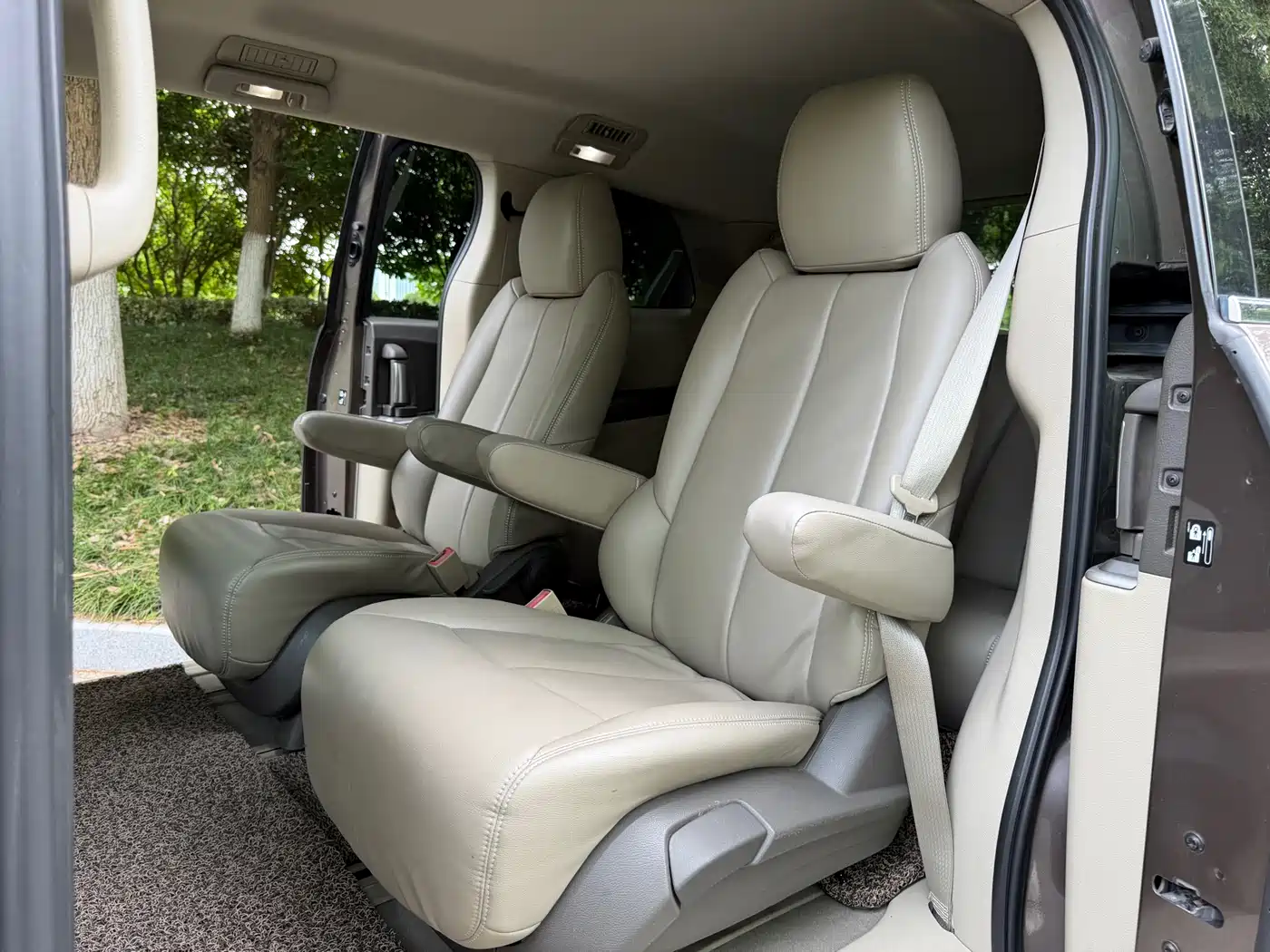Buick GL8 2013 2.4L CT Luxury Business Comfort Edition фото 13