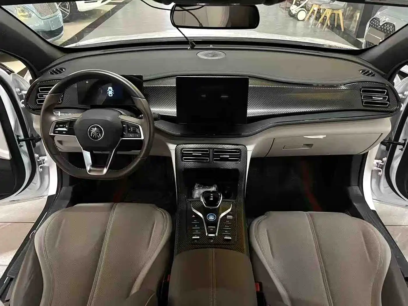 BYD Qin PLUS 2024 Glory Edition DM-i 55KM Leading фото 6