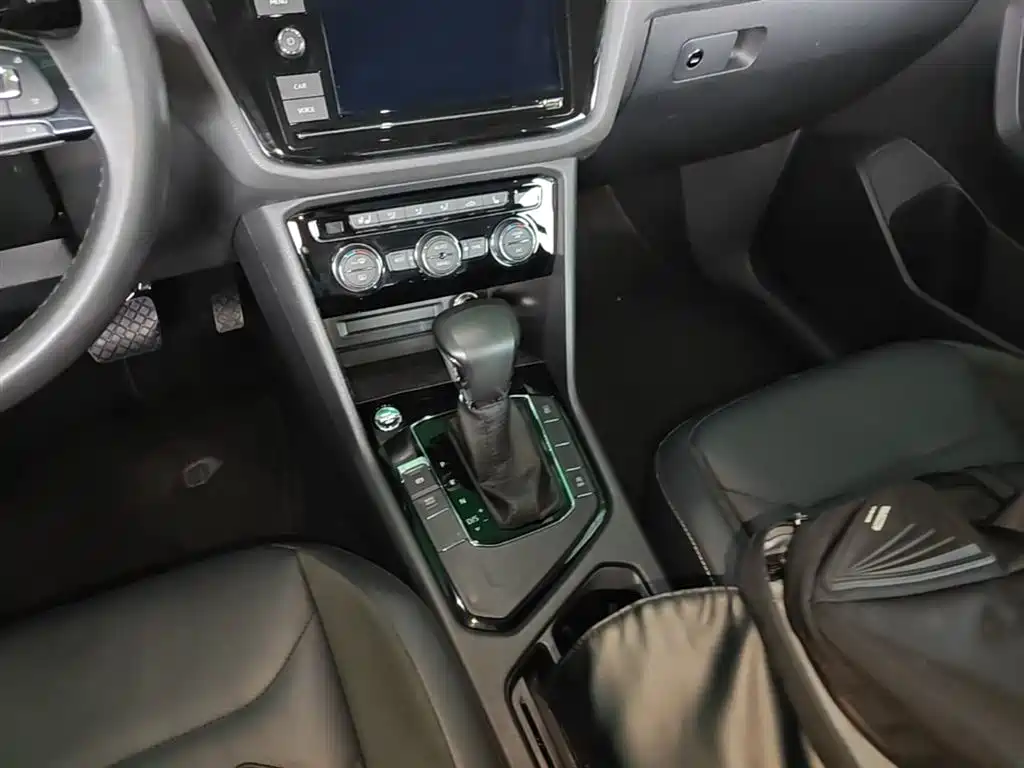 Volkswagen Tiguan L 2018 Facelift 330TSI Automatic 2WD Luxury Edition фото 14