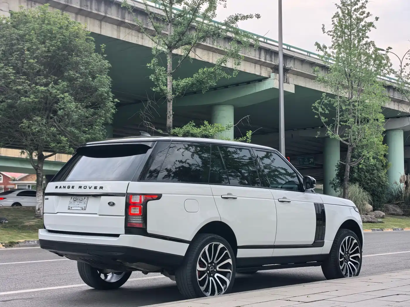 Land Rover Range Rover 2017 3.0 SC V6 Vogue фото 15