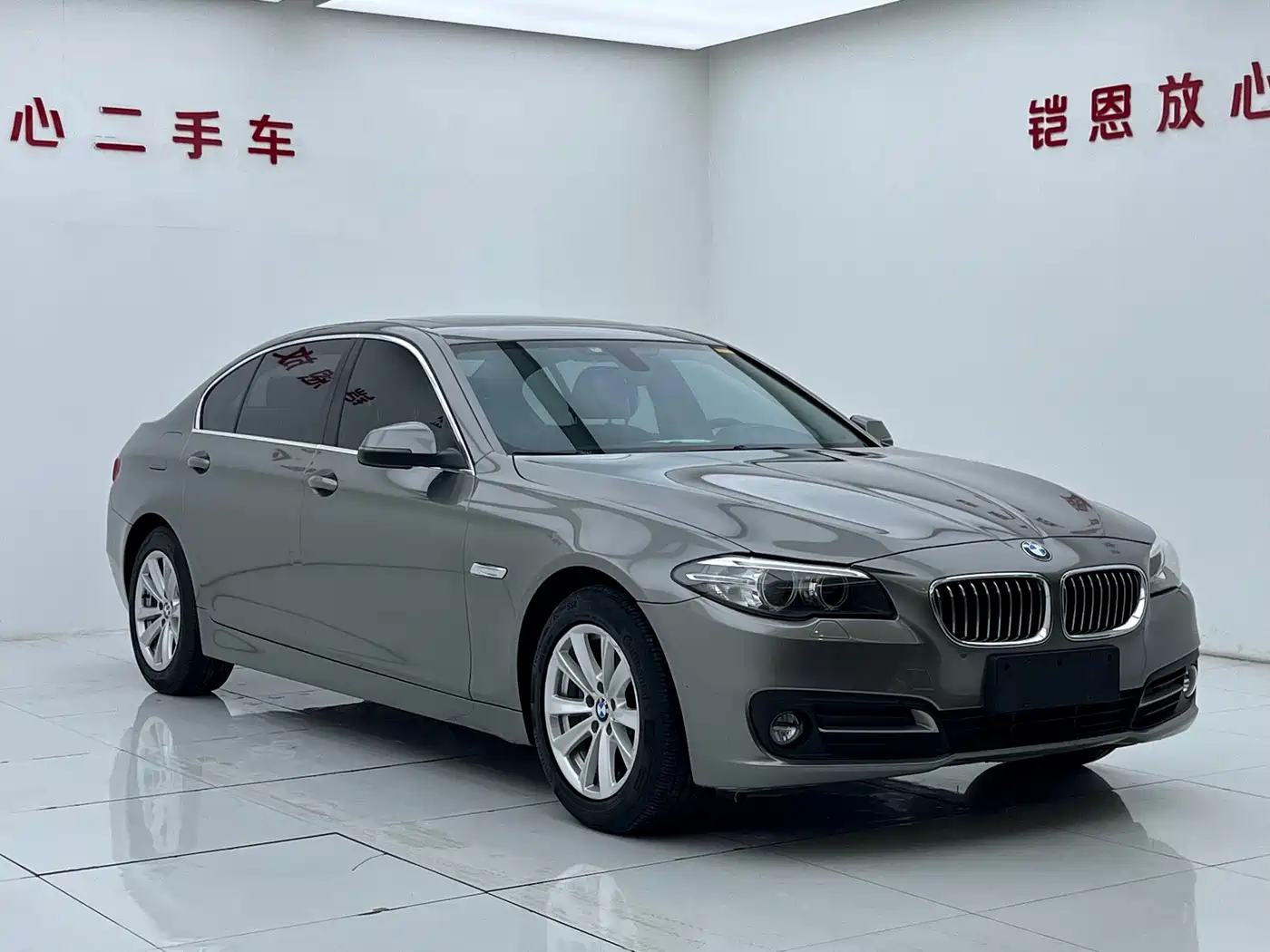 BMW 5 Series 2017 520Li Classic Edition фото 3