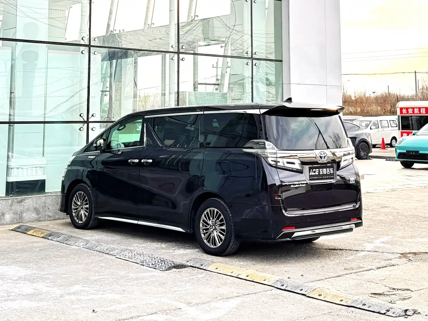 Toyota Vellfire 2021 Crown Hybrid 2.5L HV Supreme Edition фото 6